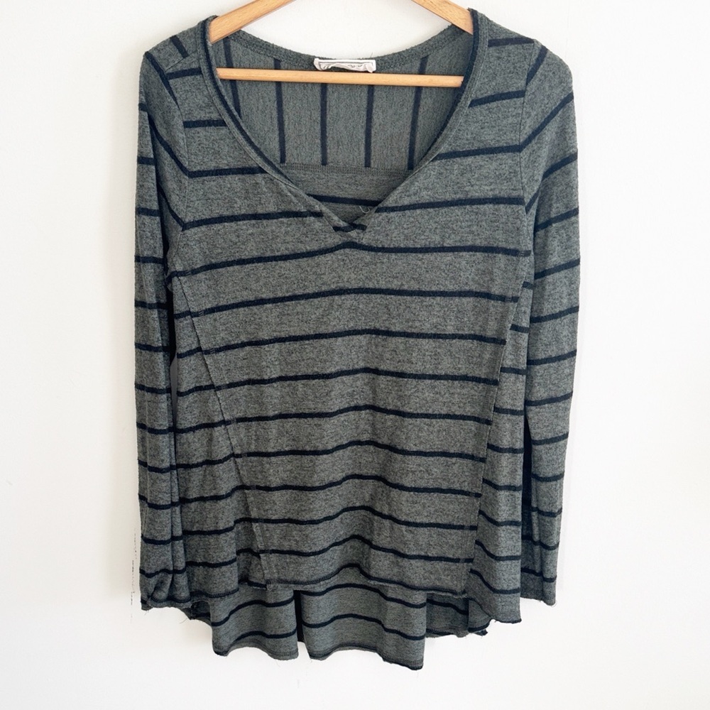 Boutique green and black stripe knit v-neck tunic long sleeve sweater top sz L